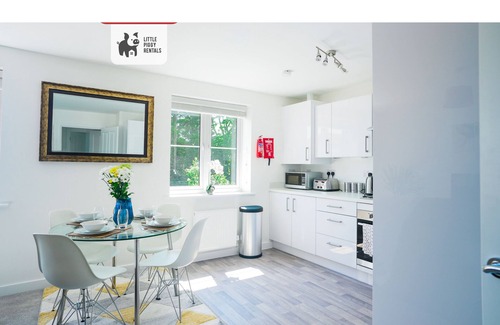 Peterborough Apartamento | Warm Modern Flat | 2x Parking | Wi-Fi | Smart TV