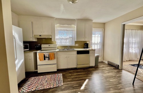 Lynchburg Casa | Warm- Romantic Ranch House Near to Colleges and Hospitals .