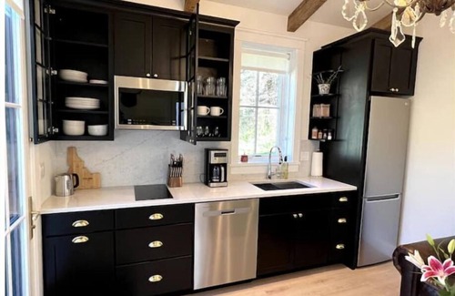 Warm Springs Casa | Warm Springs Chalet - luxe mountain. retreat. Close to skiing, hiking & biking.