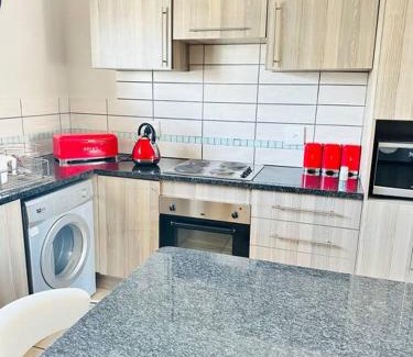 Rustenburg Apartamento | Warm Stay in an Estate pty Ltd