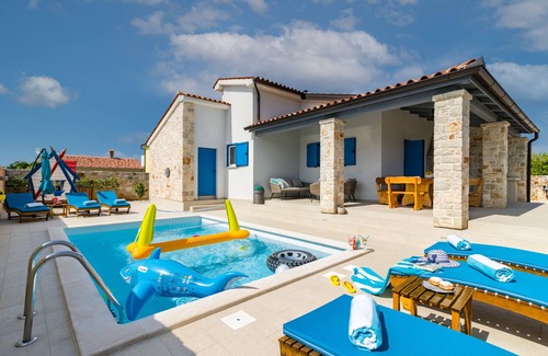 Jursici Villa | Villa cálida, soleada, privada y familiar.