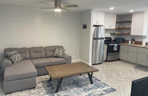 Warm Mineral Springs Apartamento | Warm Waters Escape