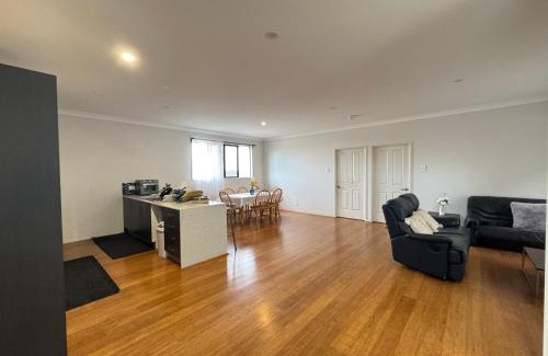 Coopers Plains Casa | Warm Welcome at Coopers Plains