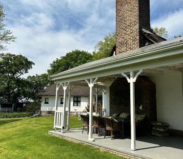 Grabouw Casa | Warm Welcoming Cottage - Your Perfect Getaway