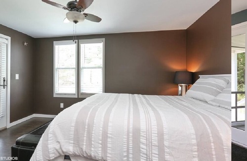 Bridgman Cabina | Warren Dunes on Lake Michigan-Hot Tub-Woodburning Fireplace-Two Bedroom/TwoBath
