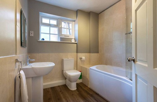 Aldborough Casa | Warren House Aylsham Sleeps 20. 2 hot tubs