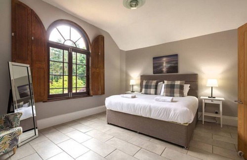 Aldborough Casa | Warren House Aylsham Sleeps 20. 2 hot tubs