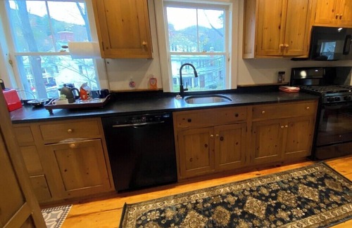 Warren Casa | Warren Village home steps from bubbling brook