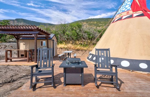 Mount Pleasant Alquiler De RV | Warrior's Lodge · Glamping Teepee Mtn Escape King Bed & Private Bath