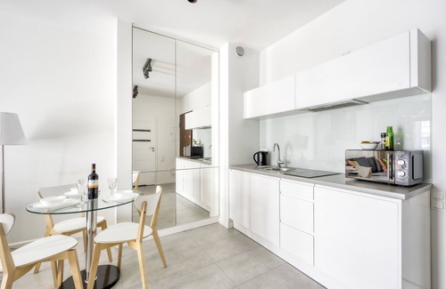 Mirow Apartamento | Warsaw Night Apartments MennicaResidence