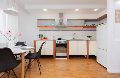 Rakowiec Apartamento | Warsaw Ochota Korotyńskiego by Renters