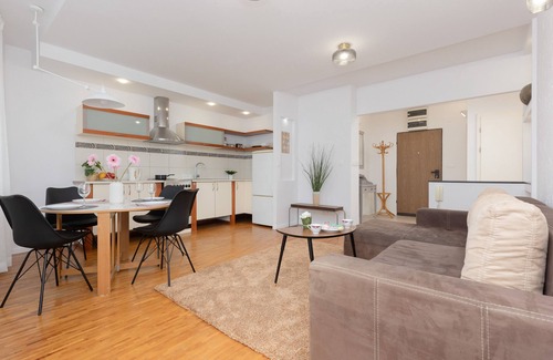Rakowiec Apartamento | Warsaw Ochota Korotyńskiego by Renters