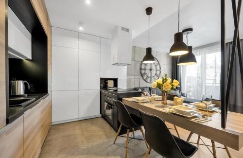 Powazki Apartamento | Warsaw Wola Apartment - Parking, Balcony, Workdesk - by Rentujemy
