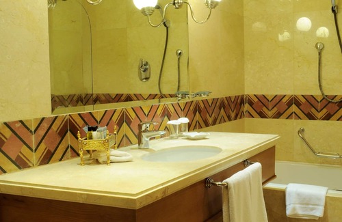 Ain Al Mraiseh Hotel | Warwick Palm Beach Hotel