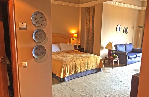 Ain Al Mraiseh Hotel | Warwick Palm Beach Hotel
