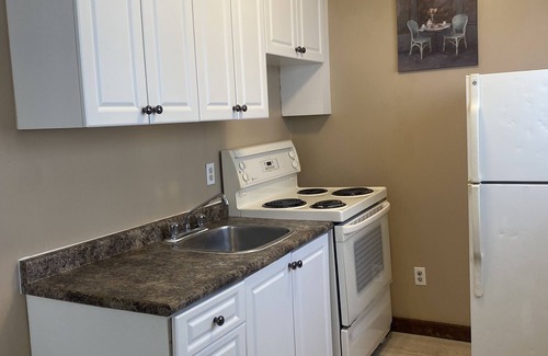 Wasaga Beach Cabaña | Wasaga Beach Walk to Main Beach Free Parking Free Wifi