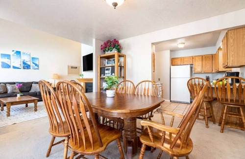 Cottonwood Heights Villa | Wasatch Grove - Prvt Hot Tub, Close to Resorts!