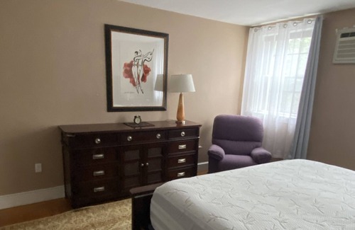 Cleveland Circle Condominio | Washington Square condo near trains, Boston College