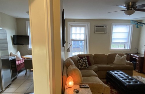 Cleveland Circle Condominio | Washington Square condo near trains, Boston College