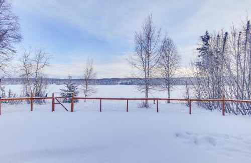 Houston Casa | Wasilla Spruce Moose Cabin Lakefront and Hot Tub!