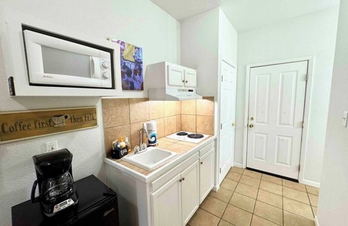 New Braunfels Apartamento | Wasser Lodge #206 | Sleeps 4 | Comal Riverfront