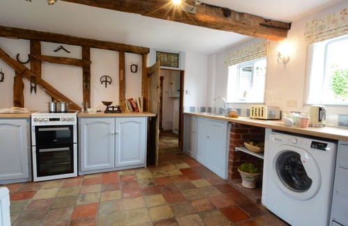 Stowmarket Cabaña | WASSICKS COTTAGE, HAUGHLEY, pet friendly, with open fire in Haughley