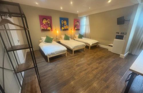 Wallsend Hotel | Wasters Arts Bar & Hotel, Contractor's Welcome