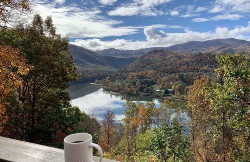 Butler Casa | Watauga Lake & Mtn Views - Hot Tub & Dock on the lake