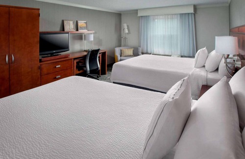 Tinton Falls Hotel | Watch a Game @ Torcivia Common! 2 Family-friendly Units w/ Starbucks & Parking!