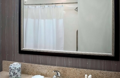 Tinton Falls Hotel | Watch a Game @ Torcivia Common! 2 Family-friendly Units w/ Starbucks & Parking!