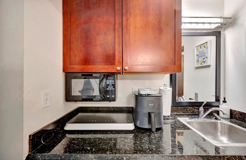 Ruskin Apartamento | Watch the Dolphins! Lg Balcony Suite & Heated Pool