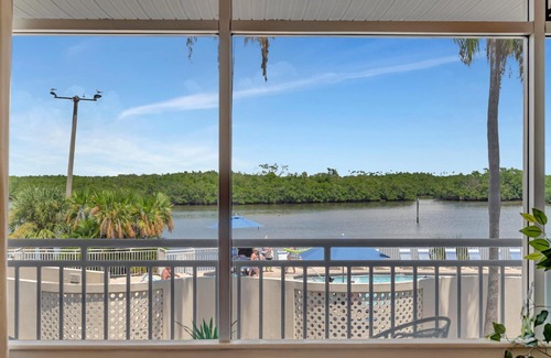 Ruskin Apartamento | Watch the Dolphins! Lg Balcony Suite & Heated Pool