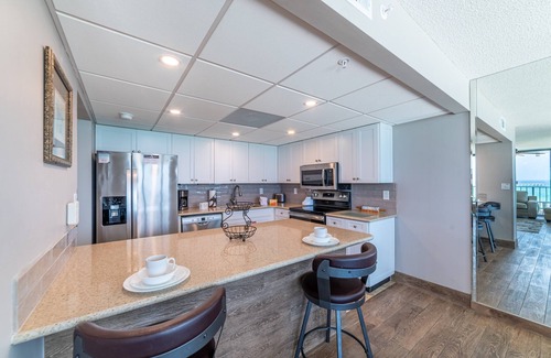 Panama City Beach Condominio | Watch The Pelicans Soar @ Pelican Watch 3-814! Stunning 180° Views of the Emerald Coast!