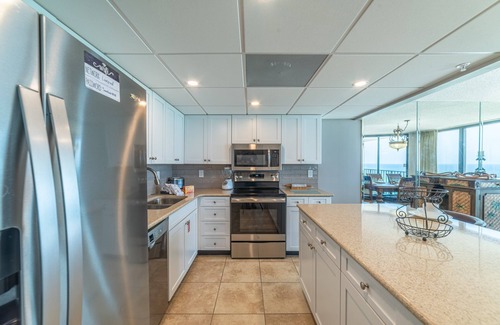 Panama City Beach Condominio | Watch The Pelicans Soar @ Pelican Watch 3-814! Stunning 180° Views of the Emerald Coast!