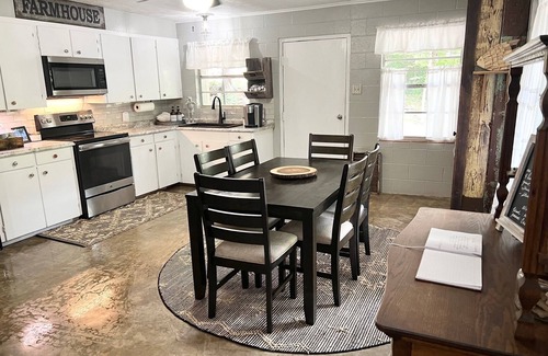Jefferson Casa | Kayaks-Canoe-Boathouse-Water Access quiet North Shore of Caddo Lake