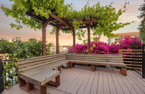 Middletown Casa | Water and Downtown Views 5 Min to Zoo & Airport