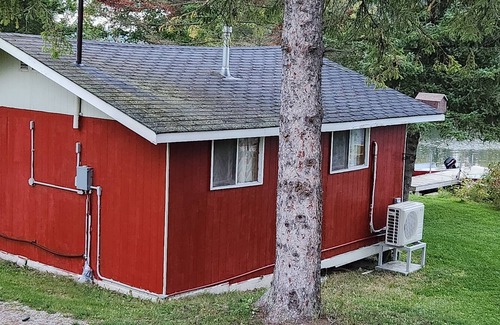 Hastings Cabaña | Water Front 2 Bedroom Cottage 9
