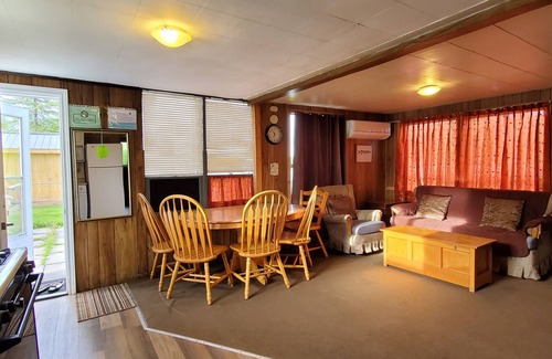 Hastings Cabaña | Water Front 3 Bedroom Cottage 10