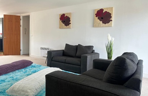 Castle Apartamento | Water Front APT Walk to the Beach & City Centre