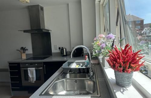 Castle Apartamento | Water Front APT Walk to the Beach & City Centre