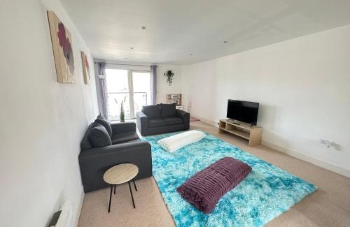 Castle Apartamento | Water Front APT Walk to the Beach & City Centre