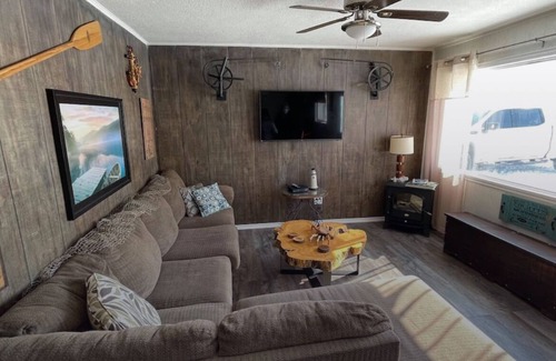 Harwich Cabaña | WATER FRONT & BACK 4 SEASON GETAWAY AT THE BAY. Relax with family & friends.