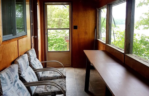 Cloyne Cabaña | Frente agua rural en North Frontenac