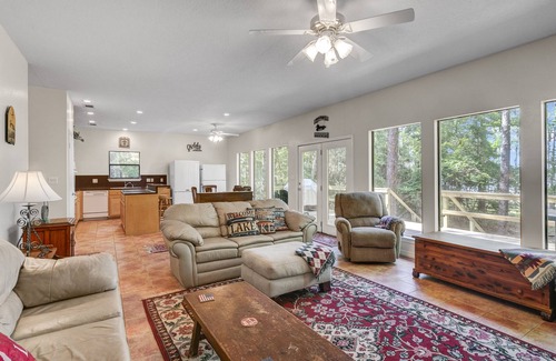 Brookeland Casa | Water front Cabin on Lake Sam Rayburn with water access/views