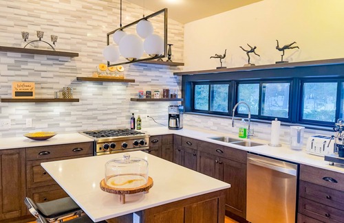 Brock Cabaña | Water front cottage