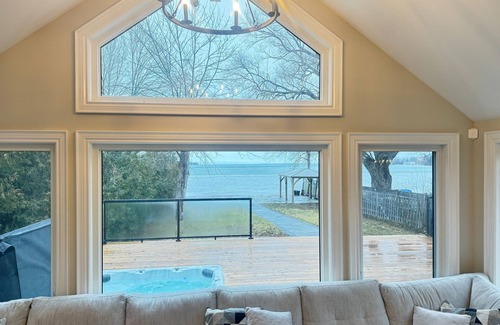 Duclos Point Cabaña | Water Front cottage in Georgina