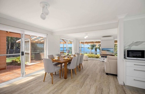 Gorokan Casa | Water Front Holiday House