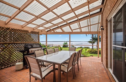 Gorokan Casa | Water Front Holiday House