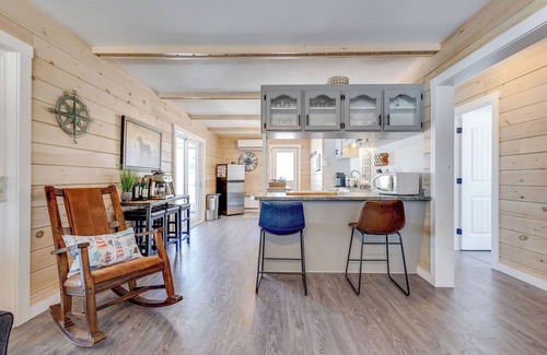 Prince County Cabaña | Water Front, Indoor Hot Tub, Outdoor Sauna, Perfect Holiday Escape.