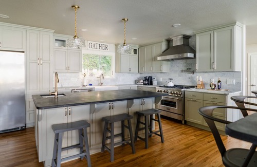Prairie Creek Casa | Water Front Lake House On Waters Edge With Extra Large Hot tub & Outdoor Space.